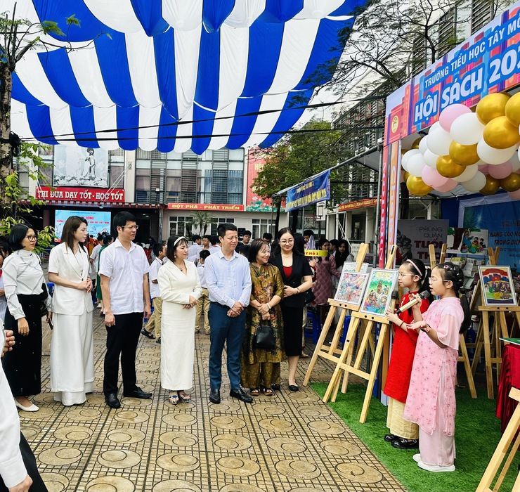 Phường Tây Mỗ tổ chức Lễ phát động hưởng ứng Ngày Sách và Văn hóa đọc Việt Nam lần thứ V năm 2026: Lan tỏa tri thức trong kỷ nguyên mới- Ảnh 7.