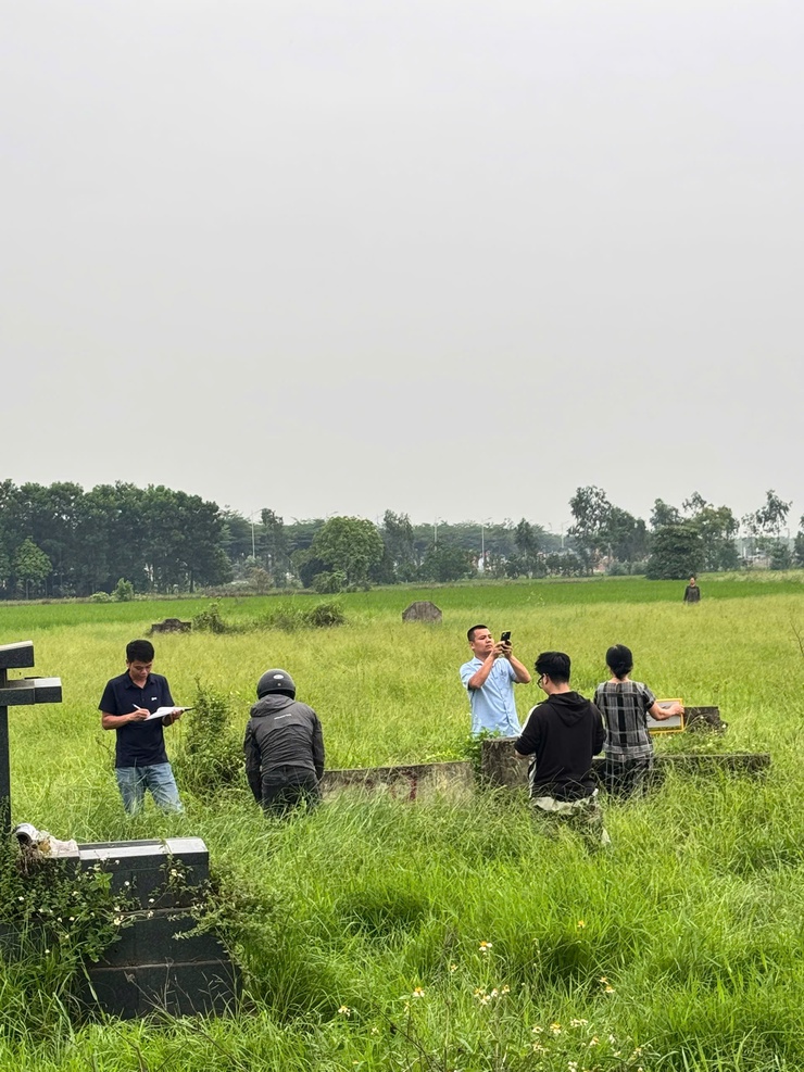 Xã Tam Hưng triển khai kiểm đếm, xác minh mồ mả phục vụ Dự án Khu đô thị thể thao Olympic- Ảnh 1.