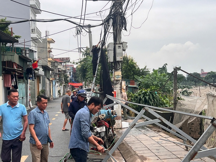 Phường Lĩnh Nam ra quân khắc phục “điểm nghẽn” trật tự đô thị- Ảnh 4.