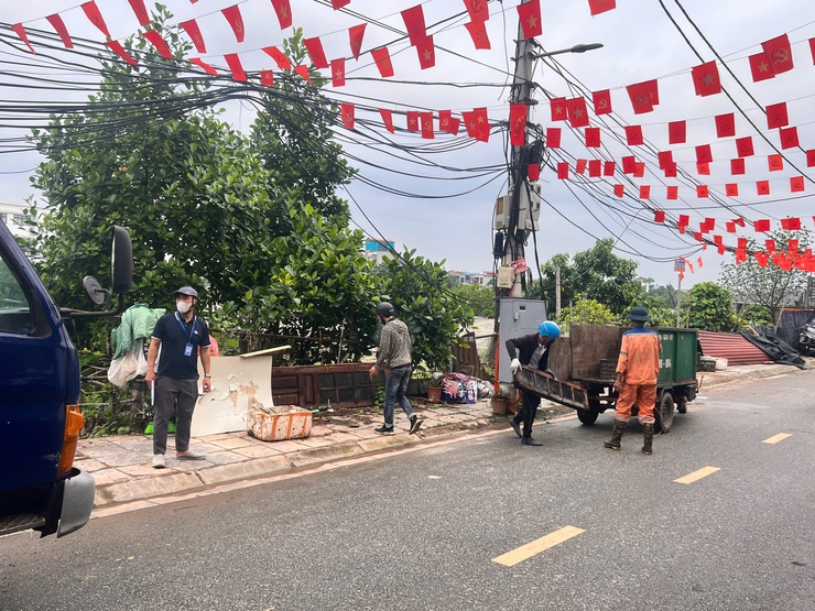 Phường Lĩnh Nam ra quân khắc phục “điểm nghẽn” trật tự đô thị- Ảnh 5.