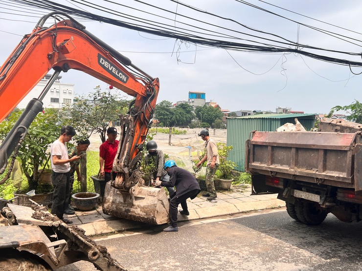 Phường Lĩnh Nam ra quân khắc phục “điểm nghẽn” trật tự đô thị- Ảnh 8.