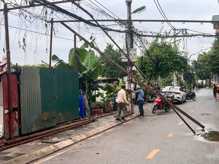 Phường Lĩnh Nam ra quân khắc phục “điểm nghẽn” trật tự đô thị- Ảnh 10.