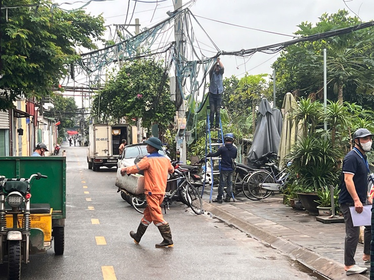 Phường Lĩnh Nam ra quân khắc phục “điểm nghẽn” trật tự đô thị- Ảnh 14.
