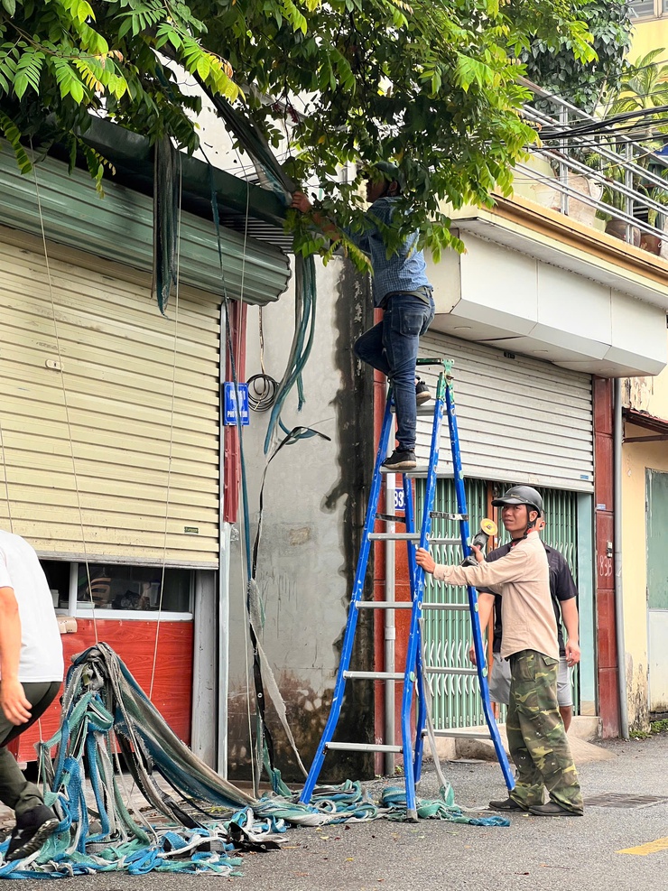 Phường Lĩnh Nam ra quân khắc phục “điểm nghẽn” trật tự đô thị- Ảnh 16.