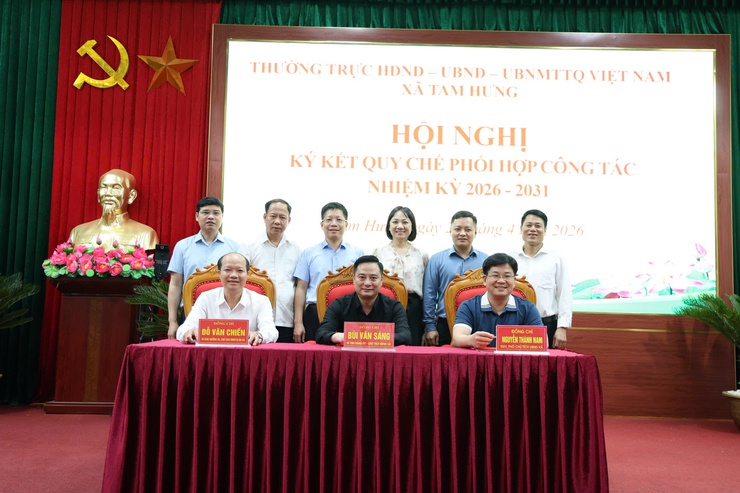 Tam Hưng ký kết Quy chế phối hợp công tác nhiệm kỳ 2026–2031: Tăng cường liên kết, nâng cao hiệu quả phục vụ Nhân dân- Ảnh 1.