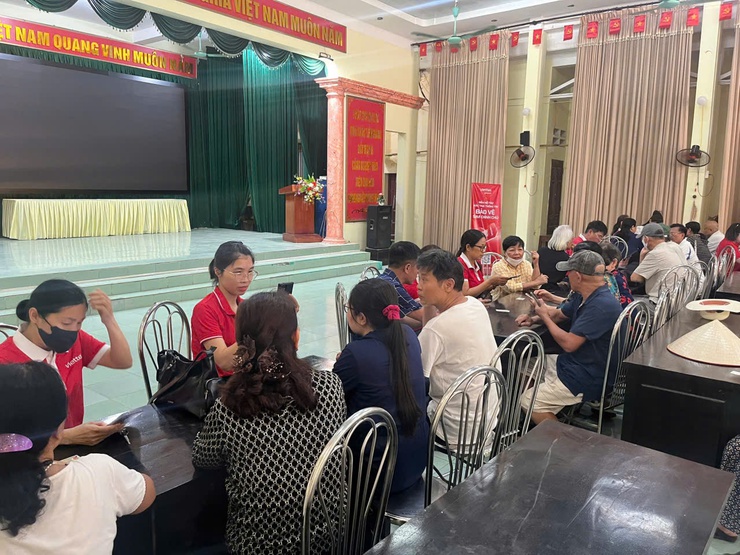Phường Chương Mỹ tiếp tục phối hợp Tập đoàn Công nghiệp – Viễn Thông quân đội - Viettel Hà Nội thực hiện xác thực thông tin thuê bao di động- Ảnh 1.