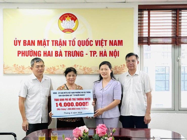 Lan tỏa yêu thương: Trao kinh phí hỗ trợ thường xuyên cho các hộ khó khăn trên địa bàn phường Hai Bà Trưng.- Ảnh 2.