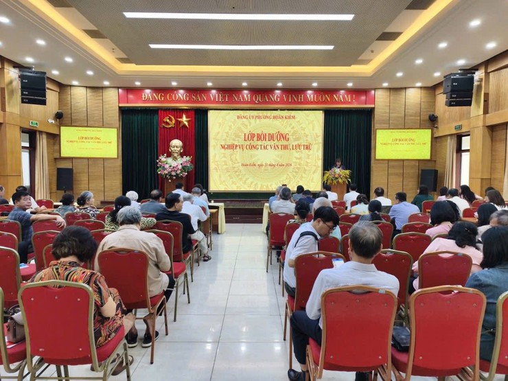Đảng ủy phường Hoàn Kiếm tổ chức lớp bồi dưỡng nghiệp vụ công tác văn thư, lưu trữ năm 2026- Ảnh 1.