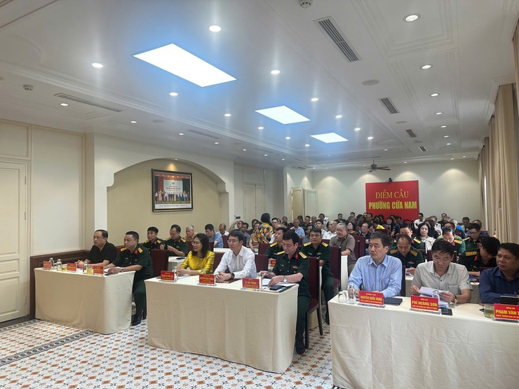 HỘI NGHỊ TRIỂN KHAI NHIỆM VỤ VÀ TẬP HUẤN DIỄN TẬP TÁC CHIẾN TRONG KHU VỰC PHÒNG THỦ PHƯỜNG CỬA NAM NĂM 2026- Ảnh 1.