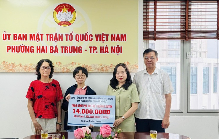 Lan tỏa yêu thương: Trao kinh phí hỗ trợ thường xuyên cho các hộ khó khăn trên địa bàn phường Hai Bà Trưng.- Ảnh 4.