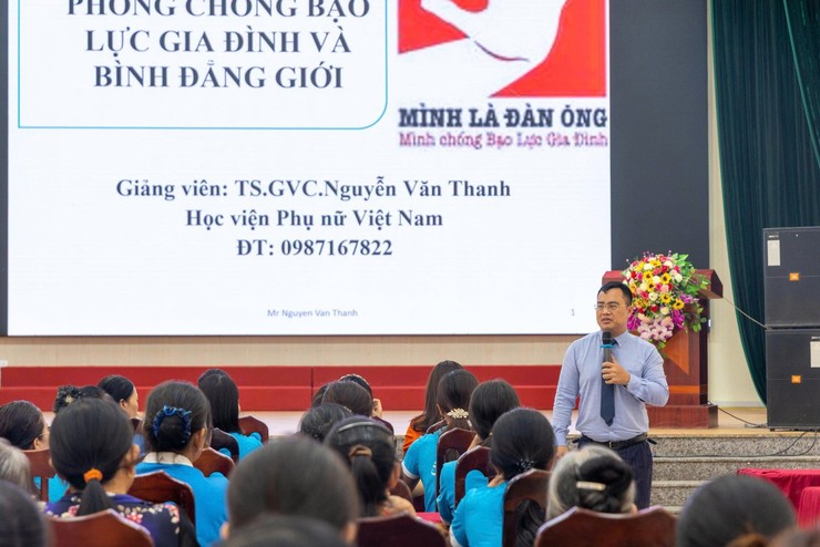 Hội LHPN xã Ứng Thiên tổ chức hội nghị tuyên truyền tín dụng chính sách và pháp luật về bình đẳng giới, phòng chống bạo lực gia đình năm 2026- Ảnh 4.