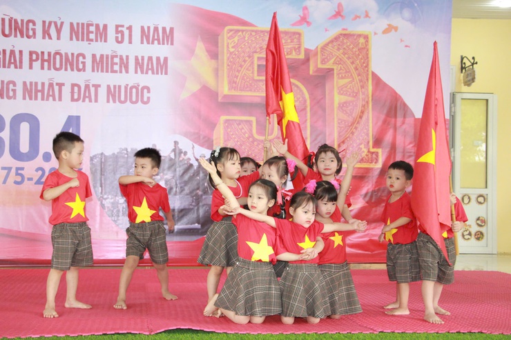XÃ PHÚC SƠN: SÔI NỔI HOẠT ĐỘNG DIỄU HÀNH, VĂN NGHỆ CHÀO MỪNG 51 NĂM NGÀY GIẢI PHÓNG MIỀN NAM TẠI TRƯỜNG MẦM NON MỸ THÀNH- Ảnh 3.