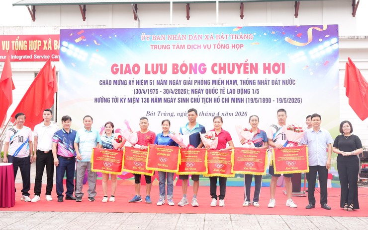 Bát Tràng tổ chức giao lưu bóng chuyền hơi chào mừng Ngày Giải phóng miền Nam 30-4 và Quốc tế Lao động 1-5- Ảnh 2.