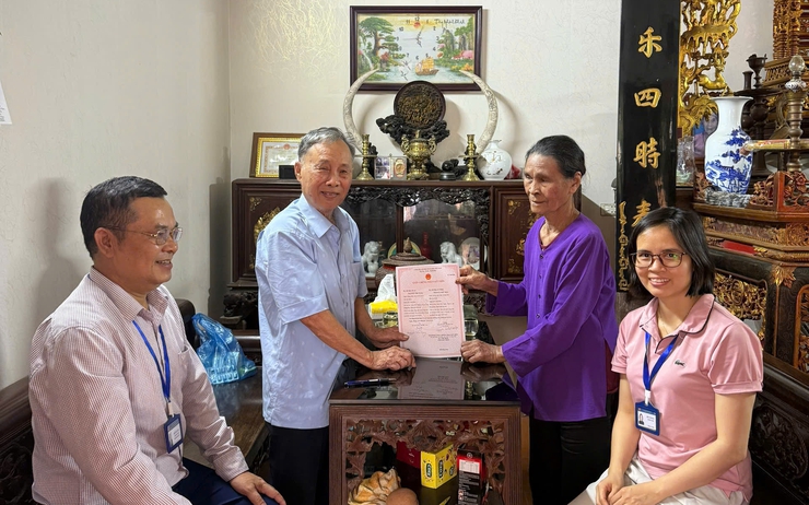 Tổ xung kích số 07: Chủ động, tận tâm, linh hoạt mang dịch vụ công đến với người cao tuổi- Ảnh 3.