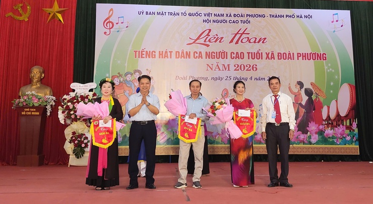 Đoài Phương rộn ràng Liên hoan tiếng hát dân ca người cao tuổi năm 2026- Ảnh 18.