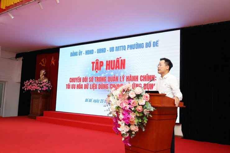 Phường Bồ Đề tổ chức khóa đào tạo bồi dưỡng chuyển đổi số, ứng dụng AI trong quản lý hành chính- Ảnh 2.