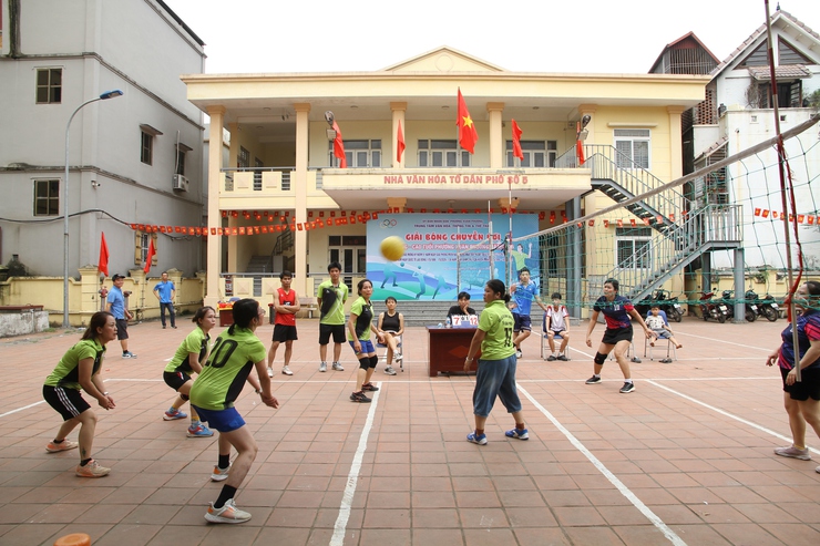 Sôi nổi giải Giải bóng chuyền hơi trung, cao tuổi phường Xuân Phương năm 2026- Ảnh 4.