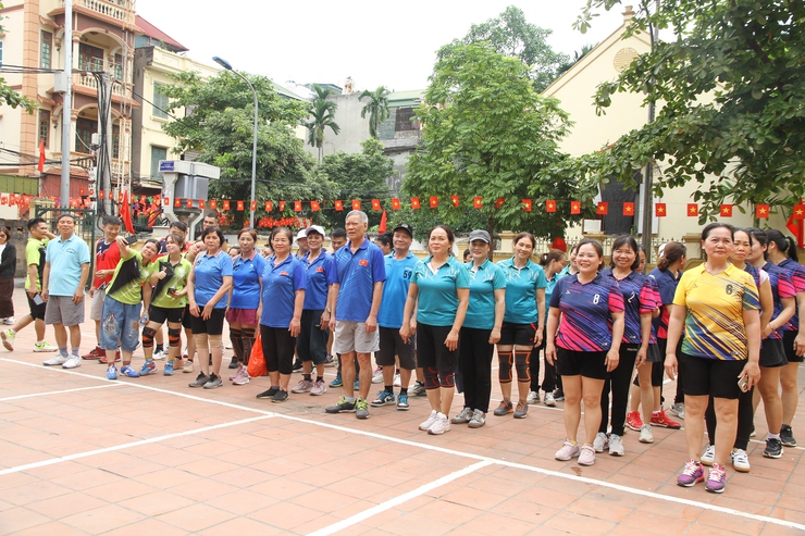 Sôi nổi giải Giải bóng chuyền hơi trung, cao tuổi phường Xuân Phương năm 2026- Ảnh 1.