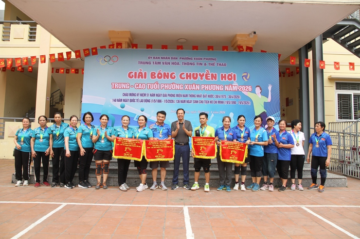 Sôi nổi giải Giải bóng chuyền hơi trung, cao tuổi phường Xuân Phương năm 2026- Ảnh 6.