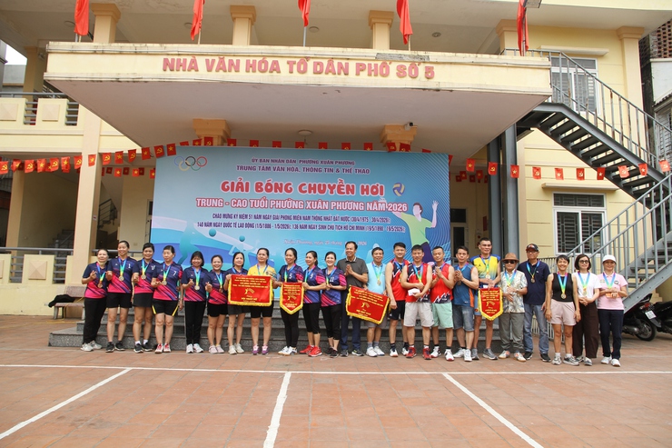 Sôi nổi giải Giải bóng chuyền hơi trung, cao tuổi phường Xuân Phương năm 2026- Ảnh 7.