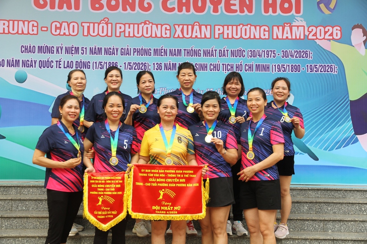 Sôi nổi giải Giải bóng chuyền hơi trung, cao tuổi phường Xuân Phương năm 2026- Ảnh 9.