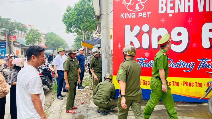 PHÚC THỌ RA QUÂN CHỈNH TRANG CẢNH QUAN MÔI TRƯỜNG, BẢO ĐẢM TRẬT TỰ ATGT PHỤC VỤ NHÂN DÂN DỊP LỄ- Ảnh 7.