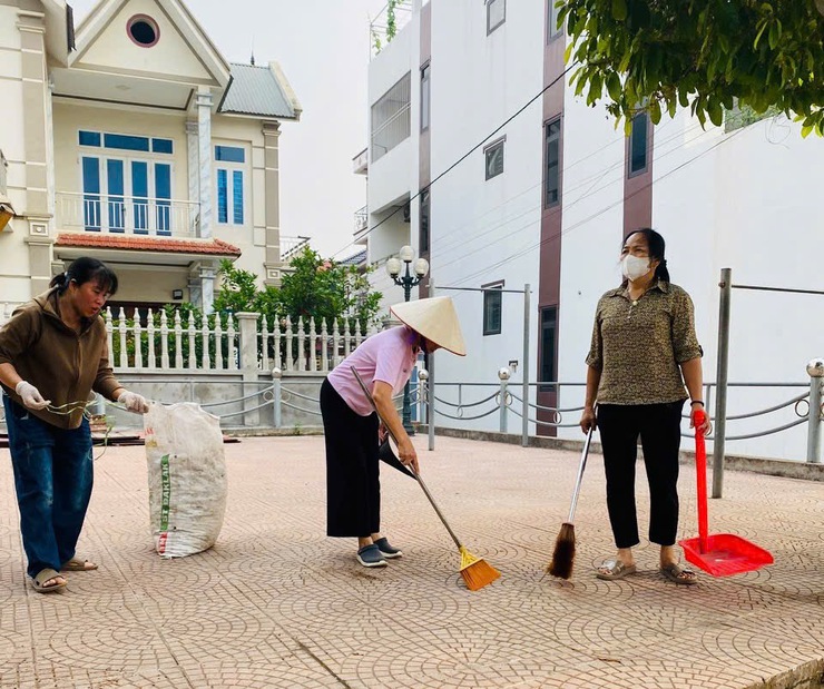 PHÚC THỌ RA QUÂN CHỈNH TRANG CẢNH QUAN MÔI TRƯỜNG, BẢO ĐẢM TRẬT TỰ ATGT PHỤC VỤ NHÂN DÂN DỊP LỄ- Ảnh 11.