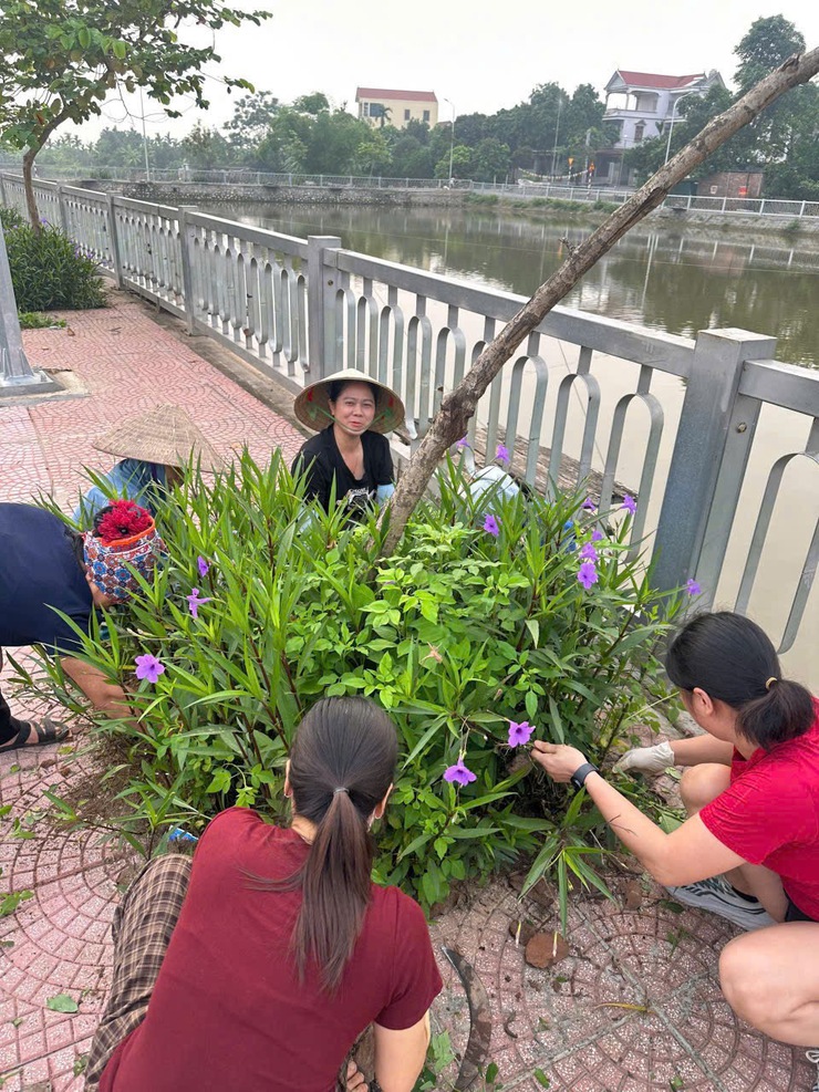 PHÚC THỌ RA QUÂN CHỈNH TRANG CẢNH QUAN MÔI TRƯỜNG, BẢO ĐẢM TRẬT TỰ ATGT PHỤC VỤ NHÂN DÂN DỊP LỄ- Ảnh 9.