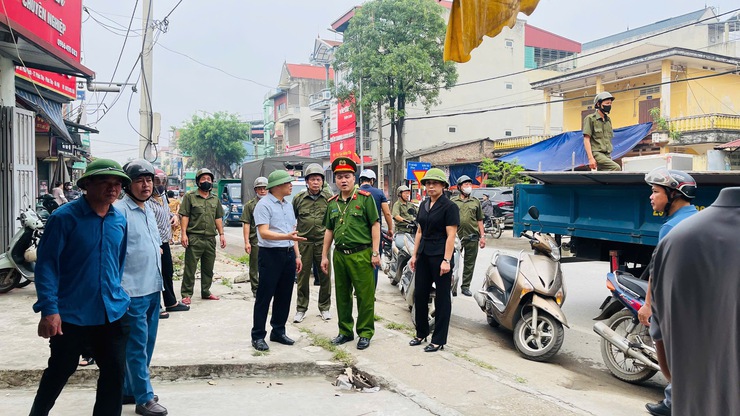 PHÚC THỌ RA QUÂN CHỈNH TRANG CẢNH QUAN MÔI TRƯỜNG, BẢO ĐẢM TRẬT TỰ ATGT PHỤC VỤ NHÂN DÂN DỊP LỄ- Ảnh 5.