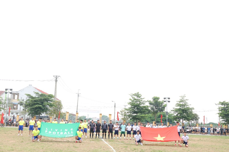 Đội bóng đá Thôn Trung Hậu Đông xuất sắc vô địch Giải bóng đá tranh cúp Hai Bà Trưng xã Mê Linh năm 2026- Ảnh 2.