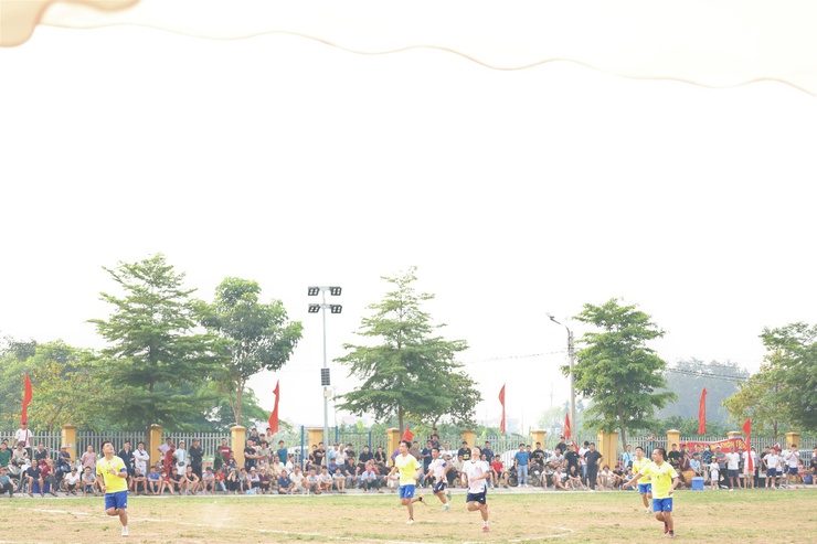 Đội bóng đá Thôn Trung Hậu Đông xuất sắc vô địch Giải bóng đá tranh cúp Hai Bà Trưng xã Mê Linh năm 2026- Ảnh 4.