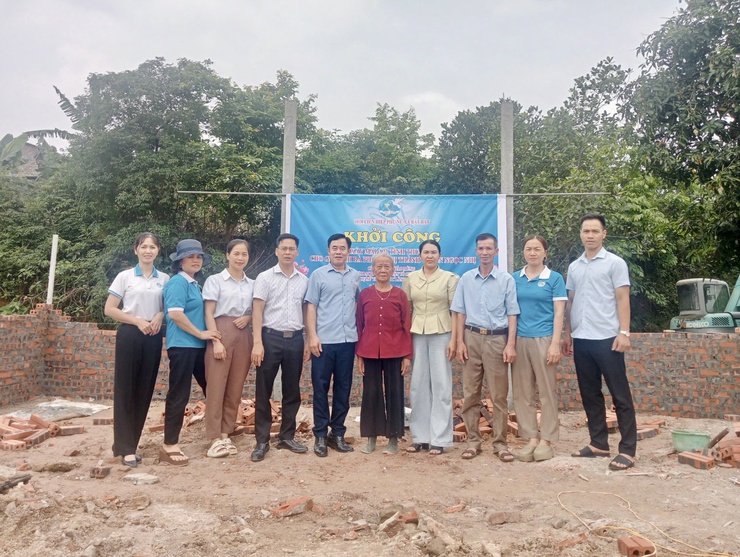Ấm áp nghĩa tình trong lễ khởi công xây dựng "mái ấm tình thương" cho hội viên phụ nữ khó khăn tại thôn Ngọc Nhị- Ảnh 1.