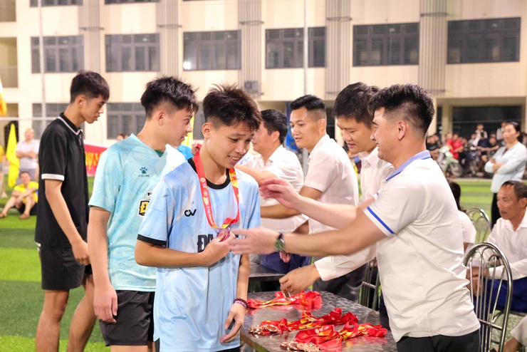 UBND XÃ THƯ LÂM TỔ CHỨC TRẬN CHUNG KẾT VÀ BẾ MẠC GIẢI BÓNG ĐÁ THANH NIÊN XÃ THƯ LÂM LẦN THỨ I NĂM 2026- Ảnh 20.