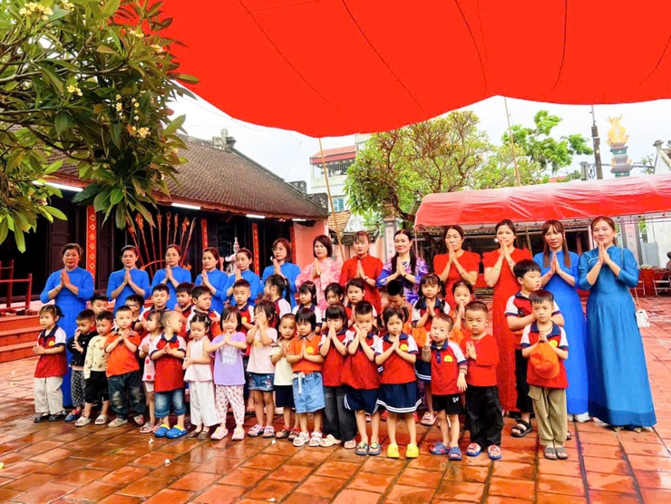 HOẠT ĐỘNG TRẢI NGHIỆM: THAM QUAN DI TÍCH LỊCH SỬ QUÊ HƯƠNG “ĐÌNH LÀNG” THÔN MỤC XÁ; CHÙA SÙNG PHÚC VÀ KHU SINH THÁI 12 CON GIÁP THÔN MỤC XÁ Hòa mình vào cội nguồn – Nâng niu tuổi thơ qua hành trình “Về làng”- Ảnh 5.