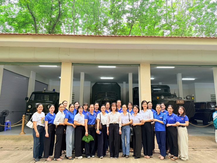 "Đất nước chọn niềm vui" – Hành trình về nguồn đầy ý nghĩa của trường Mầm non Cẩm Lĩnh B- Ảnh 3.