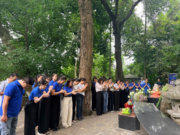 "Đất nước chọn niềm vui" – Hành trình về nguồn đầy ý nghĩa của trường Mầm non Cẩm Lĩnh B- Ảnh 2.