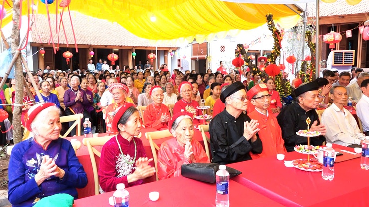 TRANG TRỌNG LỄ KHÁNH THÀNH ĐÌNH LÀNG BA DƯ: KẾT TINH Ý ĐẢNG – LÒNG DÂN, VỮNG BỀN TÍN NGƯỠNG QUÊ HƯƠNG
- Ảnh 5.