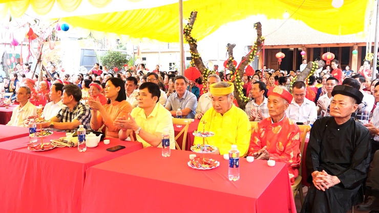 TRANG TRỌNG LỄ KHÁNH THÀNH ĐÌNH LÀNG BA DƯ: KẾT TINH Ý ĐẢNG – LÒNG DÂN, VỮNG BỀN TÍN NGƯỠNG QUÊ HƯƠNG
- Ảnh 6.