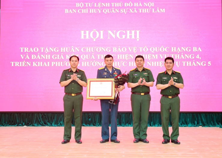 BAN CHQS XÃ THƯ LÂM TỔ CHỨC HỘI NGHỊ  TRAO TẶNG HUÂN CHƯƠNG BẢO VỆ TỔ QUỐC HẠNG BA, ĐÁNH GIÁ KẾT QUẢ THỰC HIỆN NHIỆM VỤ THÁNG 4 VÀ TRIỂN KHAI NHIỆM VỤ THÁNG 5 NĂM 2026- Ảnh 4.