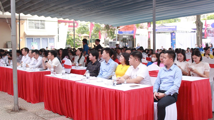 Trung tâm GDNN – GDTX Chương Mỹ tổ chức ngày hội tư vấn giáo dục, hướng nghiệp và giới thiệu việc làm cho học sinh khối 12- Ảnh 1.