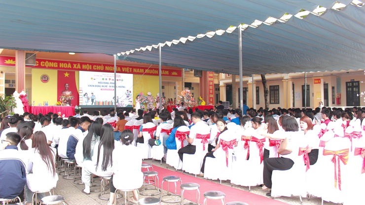 Trung tâm GDNN – GDTX Chương Mỹ tổ chức ngày hội tư vấn giáo dục, hướng nghiệp và giới thiệu việc làm cho học sinh khối 12- Ảnh 3.