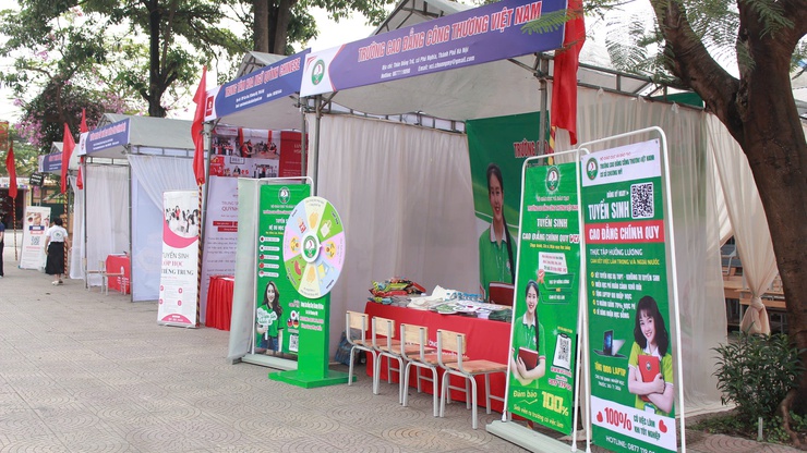 Trung tâm GDNN – GDTX Chương Mỹ tổ chức ngày hội tư vấn giáo dục, hướng nghiệp và giới thiệu việc làm cho học sinh khối 12- Ảnh 5.