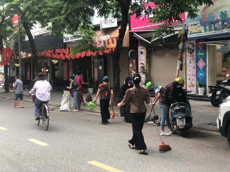 PHƯỜNG BỒ ĐỀ: RA QUÂN TỔNG VỆ SINH MÔI TRƯỜNG – ỨNG DỤNG CHUYỂN ĐỔI SỐ TRONG CÔNG TÁC PHÒNG CHỐNG DỊCH BỆNH- Ảnh 17.