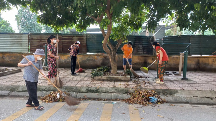 PHƯỜNG BỒ ĐỀ: RA QUÂN TỔNG VỆ SINH MÔI TRƯỜNG – ỨNG DỤNG CHUYỂN ĐỔI SỐ TRONG CÔNG TÁC PHÒNG CHỐNG DỊCH BỆNH- Ảnh 2.