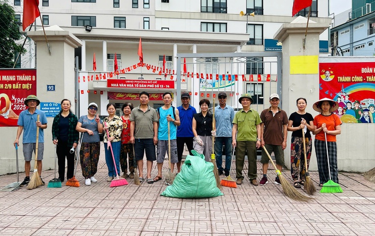 PHƯỜNG BỒ ĐỀ: RA QUÂN TỔNG VỆ SINH MÔI TRƯỜNG – ỨNG DỤNG CHUYỂN ĐỔI SỐ TRONG CÔNG TÁC PHÒNG CHỐNG DỊCH BỆNH- Ảnh 11.