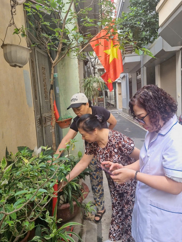 PHƯỜNG BỒ ĐỀ: RA QUÂN TỔNG VỆ SINH MÔI TRƯỜNG – ỨNG DỤNG CHUYỂN ĐỔI SỐ TRONG CÔNG TÁC PHÒNG CHỐNG DỊCH BỆNH- Ảnh 9.