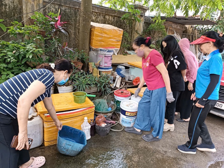 PHƯỜNG BỒ ĐỀ: RA QUÂN TỔNG VỆ SINH MÔI TRƯỜNG – ỨNG DỤNG CHUYỂN ĐỔI SỐ TRONG CÔNG TÁC PHÒNG CHỐNG DỊCH BỆNH- Ảnh 8.