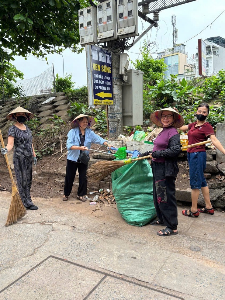PHƯỜNG BỒ ĐỀ: RA QUÂN TỔNG VỆ SINH MÔI TRƯỜNG – ỨNG DỤNG CHUYỂN ĐỔI SỐ TRONG CÔNG TÁC PHÒNG CHỐNG DỊCH BỆNH- Ảnh 14.