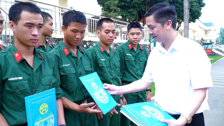 ️ XÃ DÂN HÒA thăm, động viên tân binh nhập ngũ️
Gắn kết hậu phương – đơn vị- Ảnh 7.