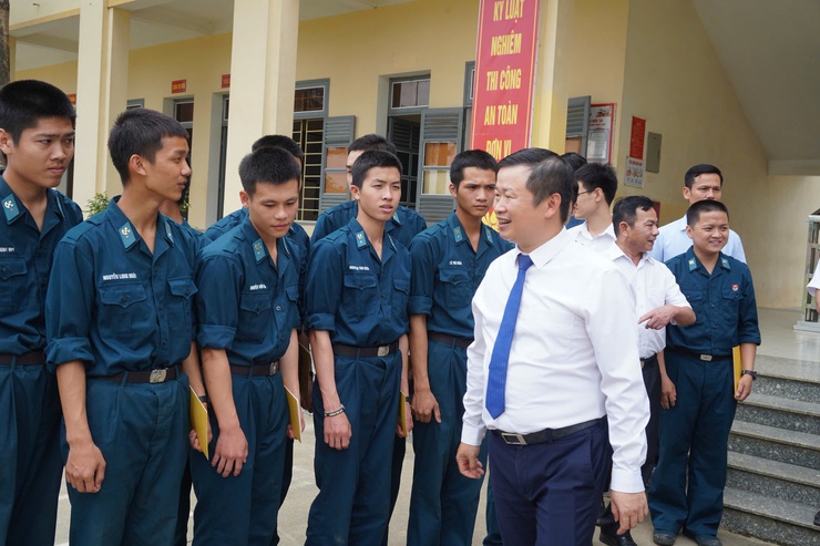 ️ XÃ DÂN HÒA thăm, động viên tân binh nhập ngũ️
Gắn kết hậu phương – đơn vị- Ảnh 11.